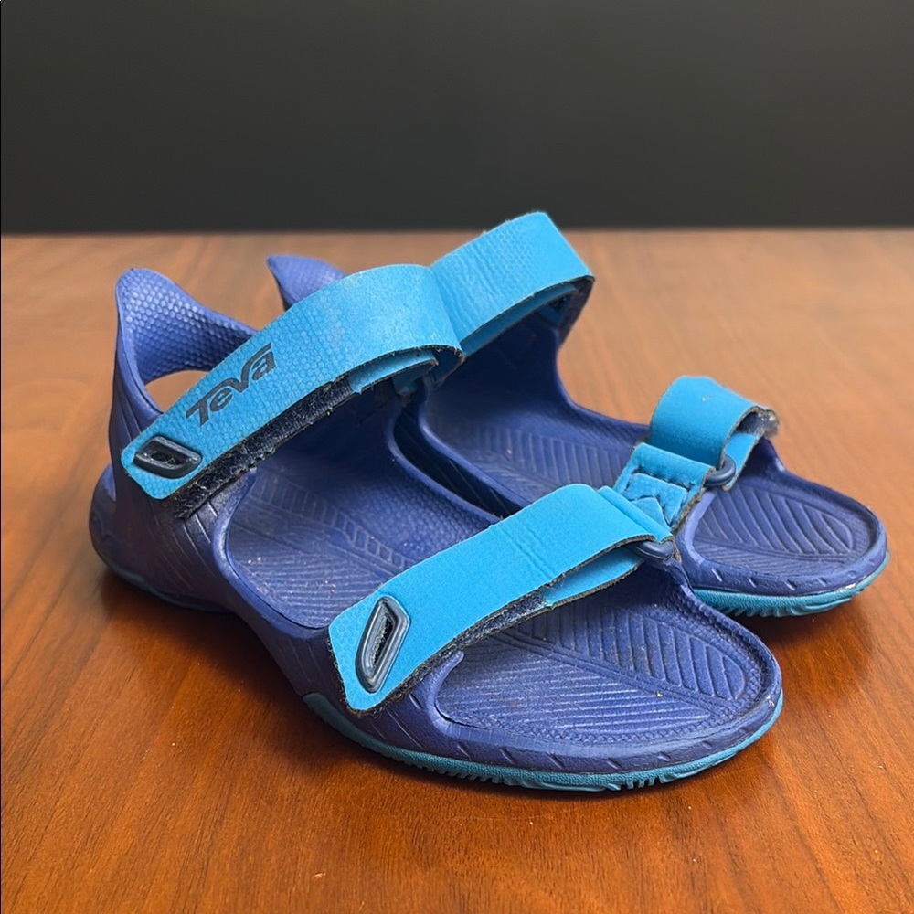 TEVA barracuda sandal, kids size 9